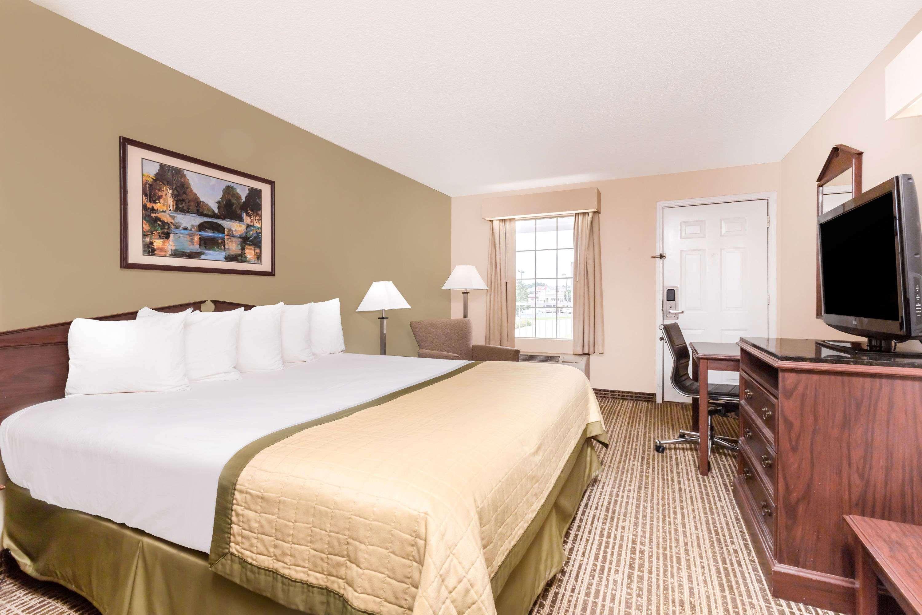 Baymont By Wyndham At Mall 2*